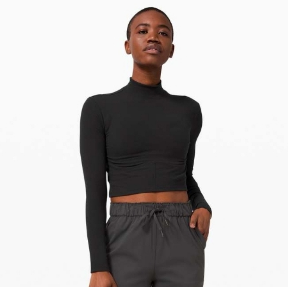 Lululemon la turtleneck long sleeve size 6